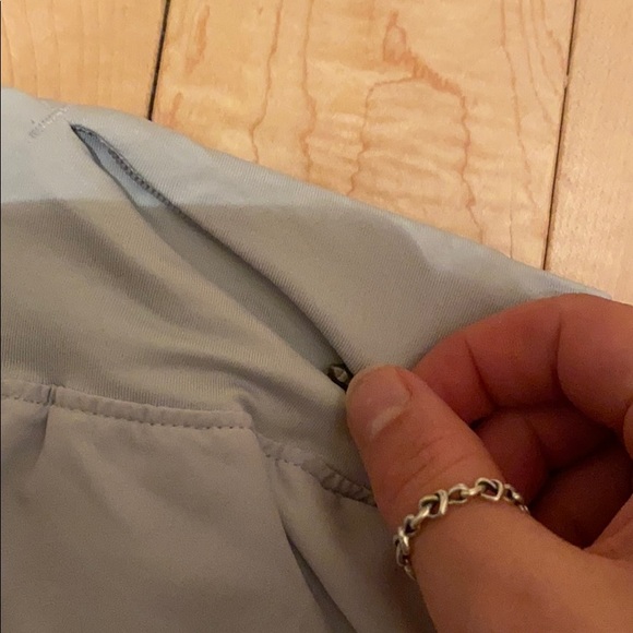 Under Armour XS never worn two layer shorts - Picture 4 of 7